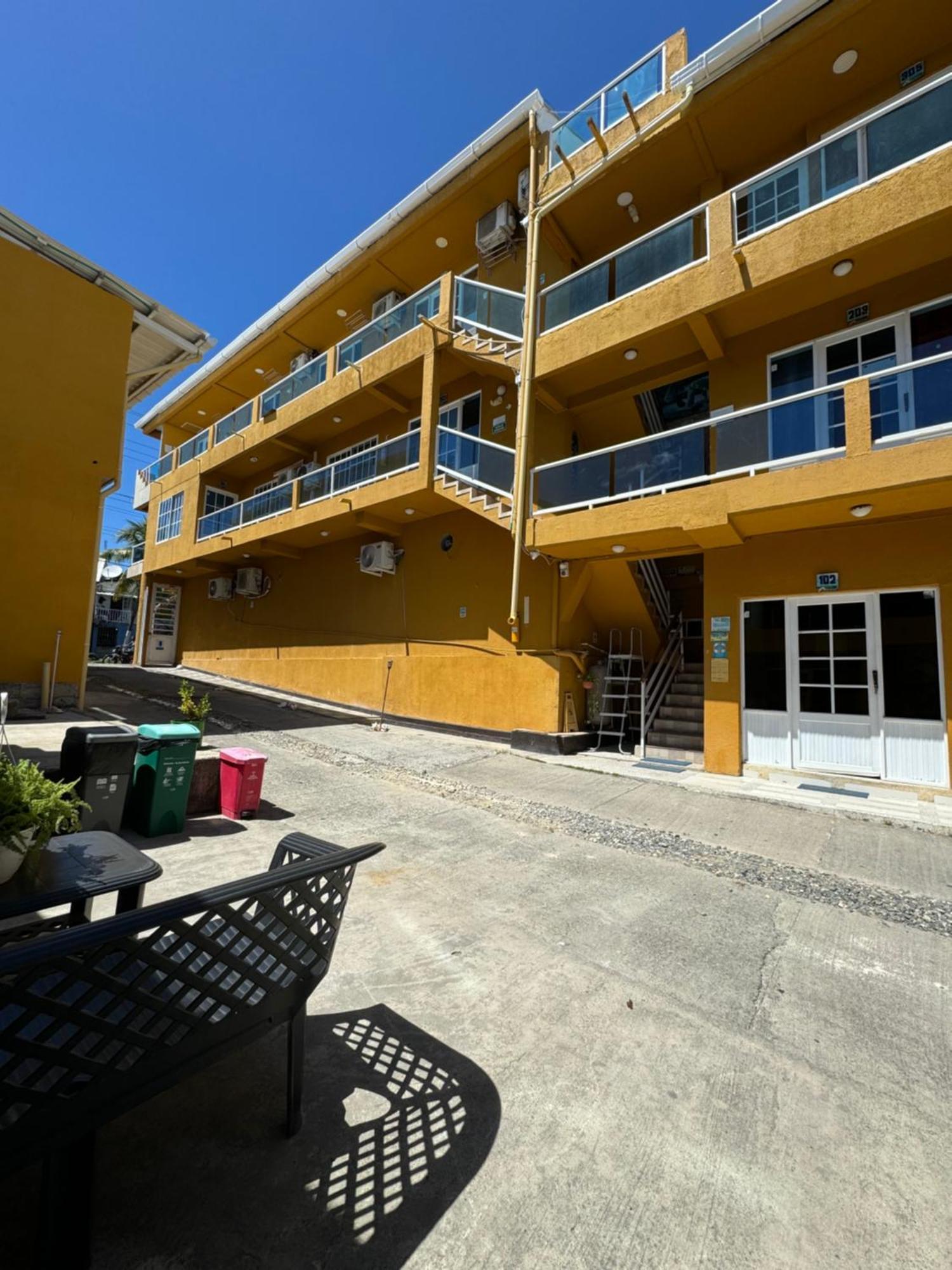 Sea Life Apartamentos En Via Principal Centro Y San Luis San Andres  Exterior photo
