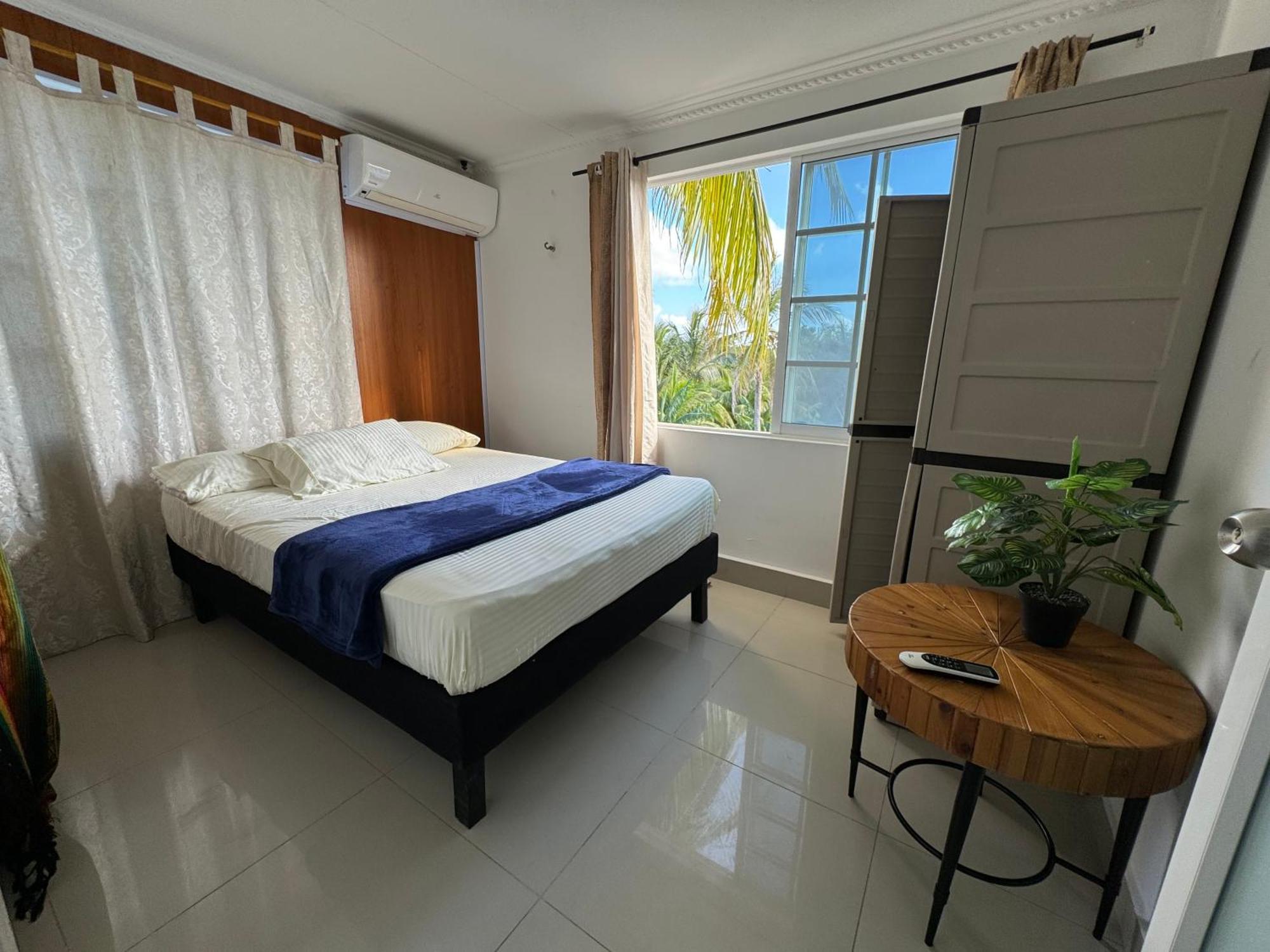 Sea Life Apartamentos En Via Principal Centro Y San Luis San Andres  Exterior photo